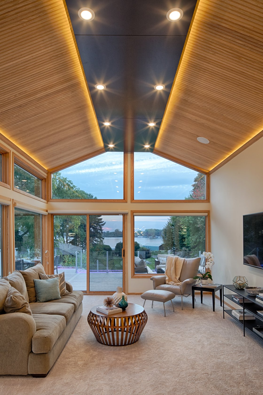 Vaulted ceiling recessed + accent